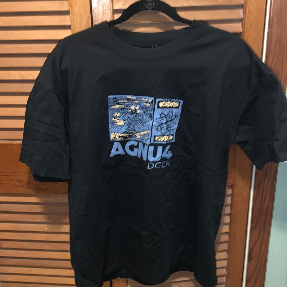 Japanese Streetwear TSHIRT Floral Design Size: Medium (Never Worn)